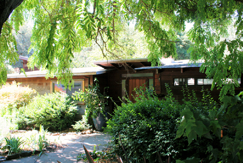 A Frank Lloyd Wright Inspired Ranch House on the Martinez Home Tour